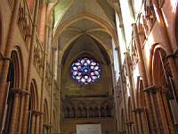 Lyon, Cathedrale Saint Jean, Nef et rosace de l'agneau
